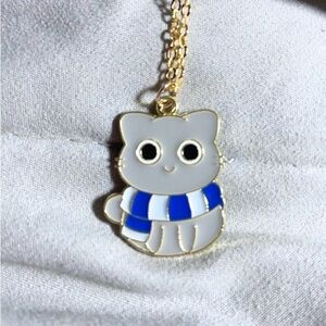 Necklace Harry Potter Gray Cat Ravenclaw Scarf Gold Tone and Enamel Hogwarts